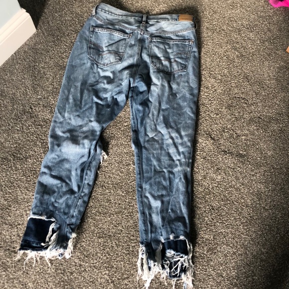 AE High Rise Ripped Girlfriend Jean Lightwash - Picture 6 of 6